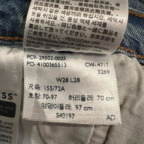 Distressed Levi’s in really good condition. They’re W28L28 and mom style jeans. - Picture 3 of 3